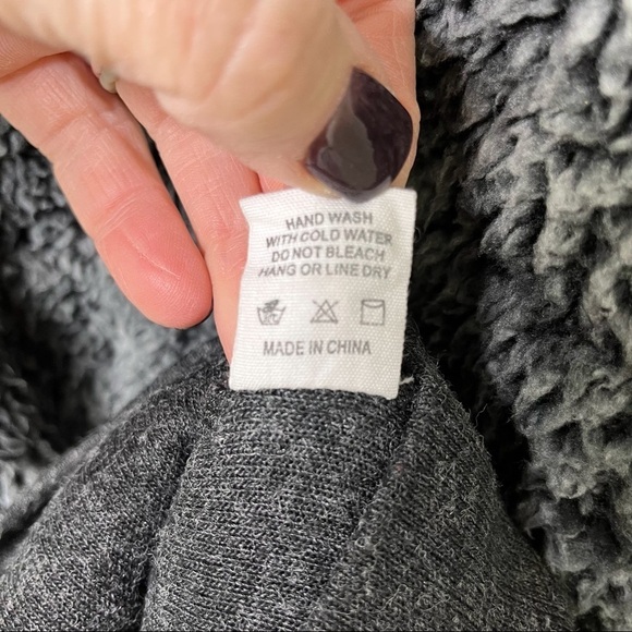 Fantastic Fawn Sherpa Fleece Sweater Pullover Gray Size Small Cozy - Picture 8 of 8